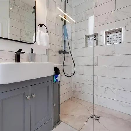 Immaculately Presented 1 Bed Apartment London Exterior photo